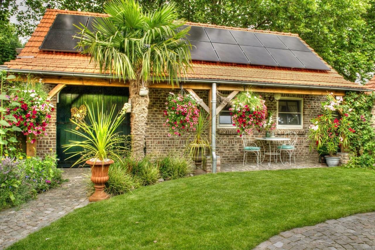 Bed And Breakfast Piekoo Belloo Weert Exterior photo